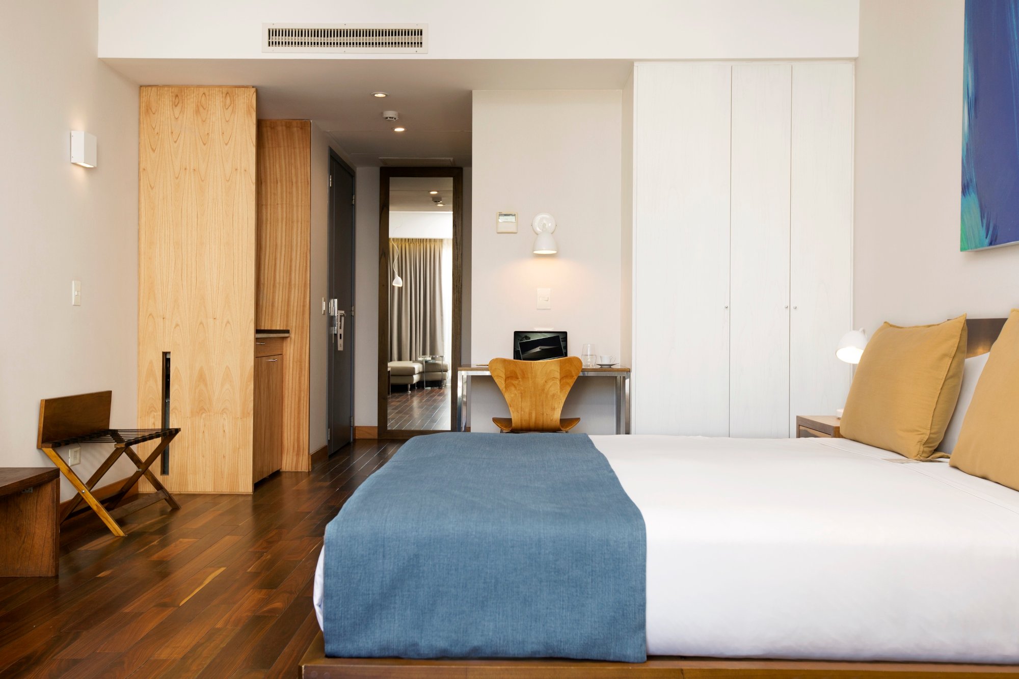 Habitación Deluxe con cama king y gran ventanal