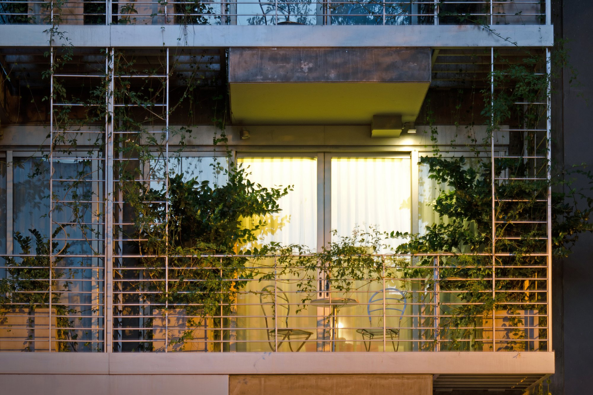 Vista exterior de la fachada del Hotel Palo Santo