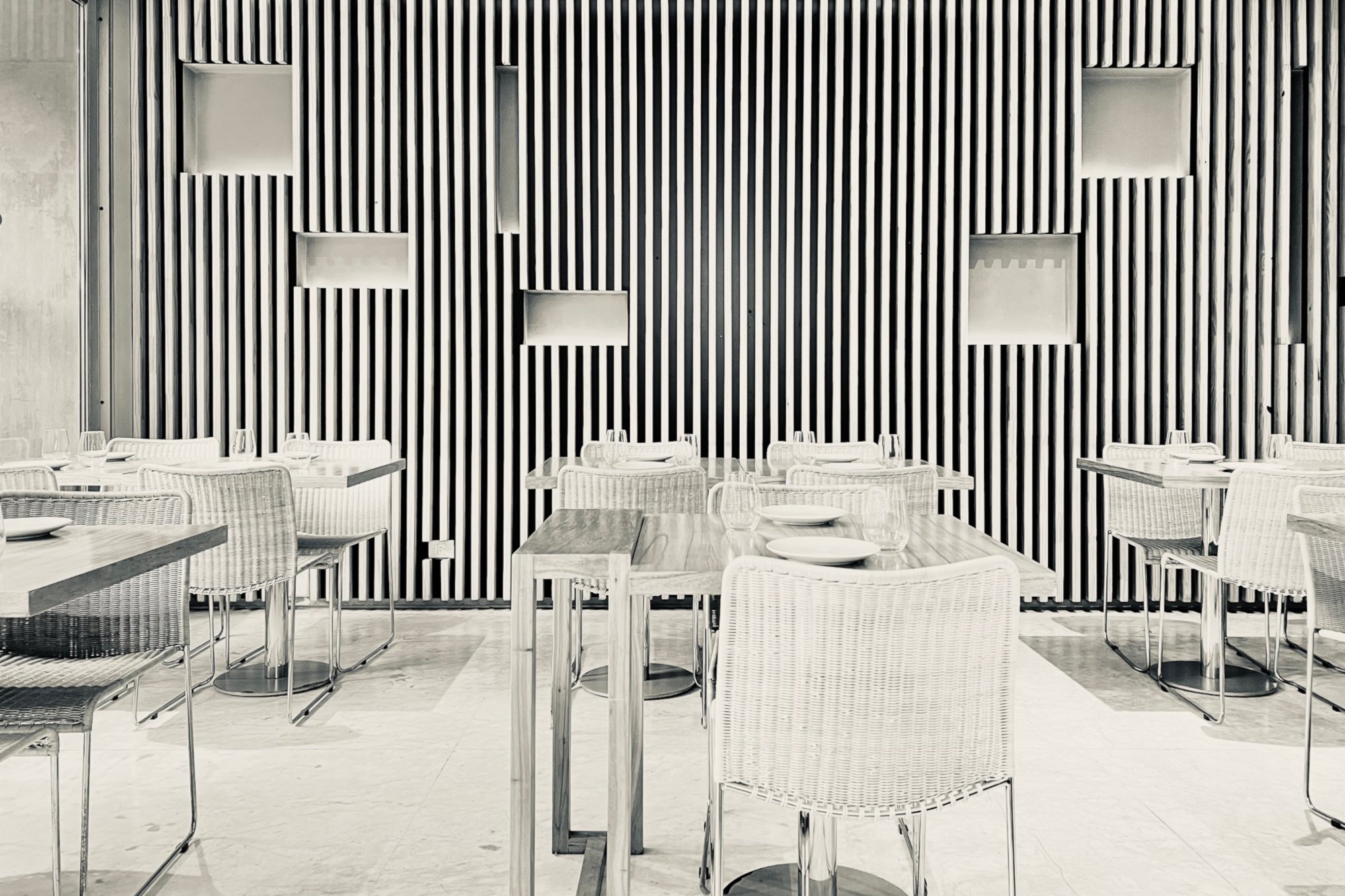 Restaurante del hotel en blanco y negro